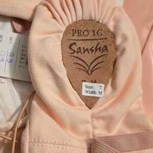 NWT Sansha light pink ballet slippers size 7 canvas comes with bag